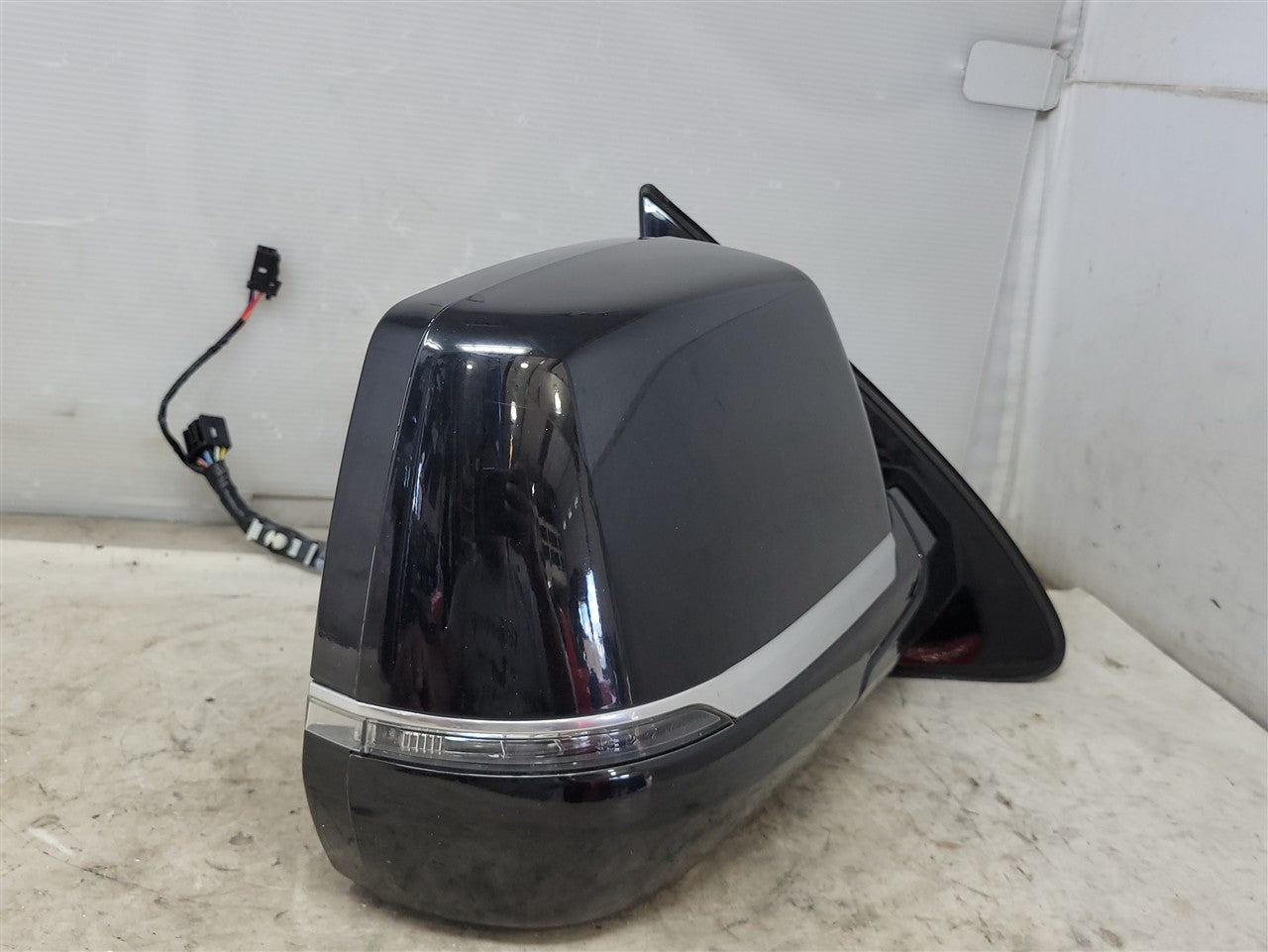 2020 ESCALAESV RH MIRROR BLACK GBA W/BLIND SPOT 32112 - image 8