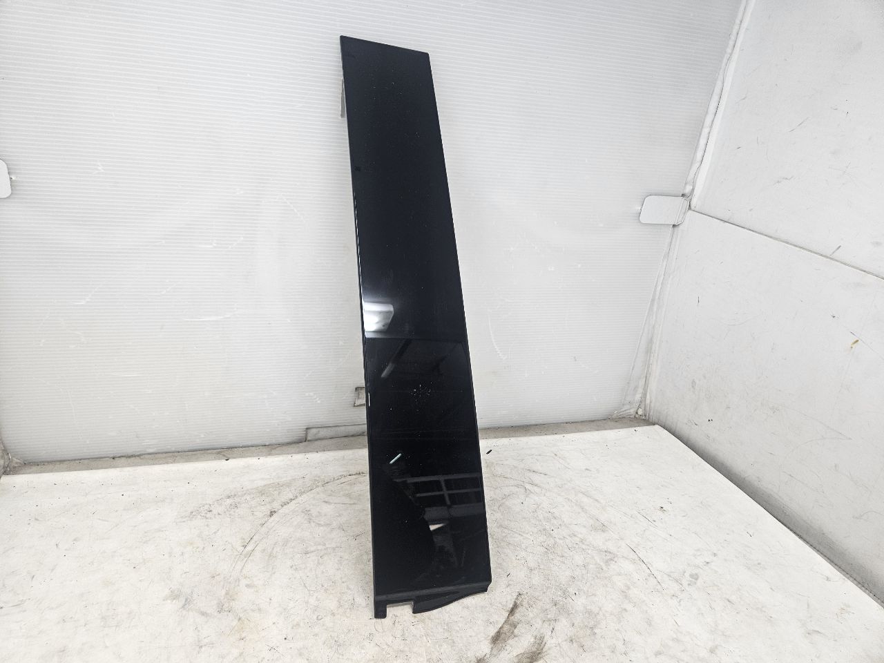 2020 ESCALAESV RH FRONT DOOR B PILLAR APPLIQUE TRIM 32114 - image 1