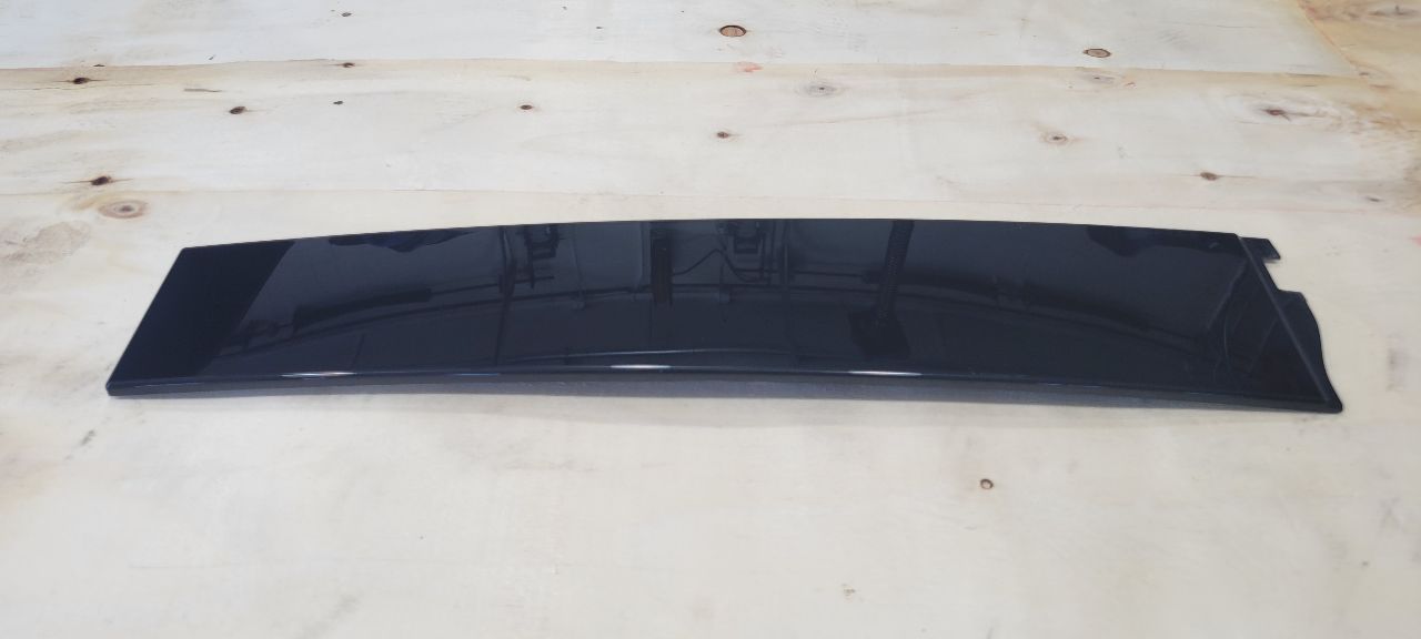 2020 ESCALAESV RH REAR DOOR APPLIQUE FORWARD TRIM 32118 - image 1