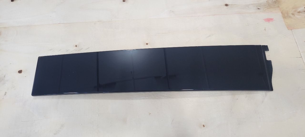 2020 ESCALAESV RH REAR DOOR APPLIQUE FORWARD TRIM 32118 - image 5