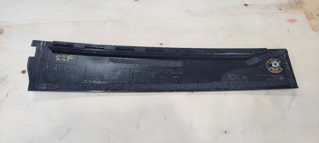 2020 ESCALAESV RH REAR DOOR APPLIQUE FORWARD TRIM 32118 - image 6