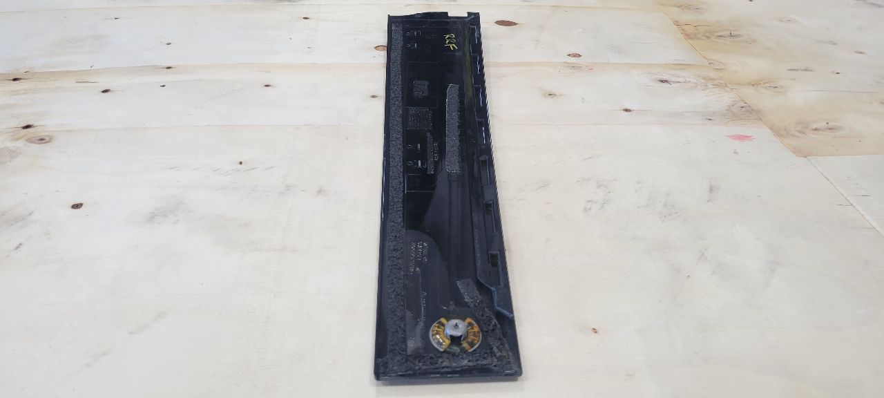 2020 ESCALAESV RH REAR DOOR APPLIQUE FORWARD TRIM 32118 - image 8