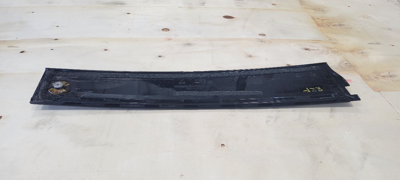 2020 ESCALAESV RH REAR DOOR APPLIQUE FORWARD TRIM 32118 - image 9