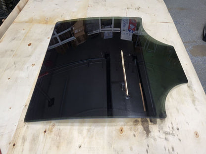 2020 ESCALAESV OEM RH REAR DOOR WINDOW GLASS 32121 - image 5