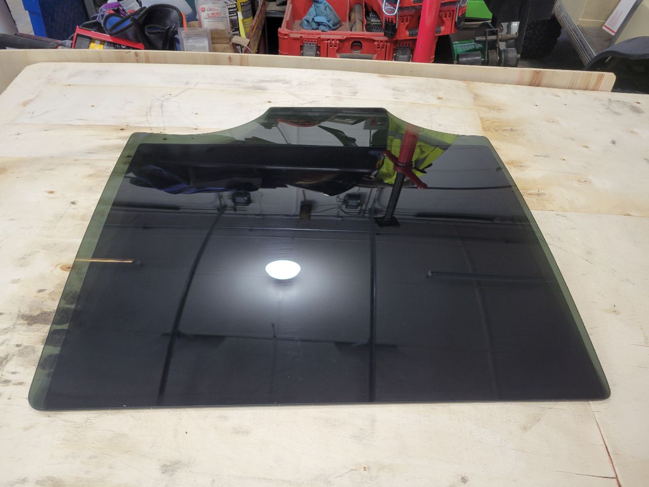 2020 ESCALAESV OEM RH REAR DOOR WINDOW GLASS 32121 - image 6