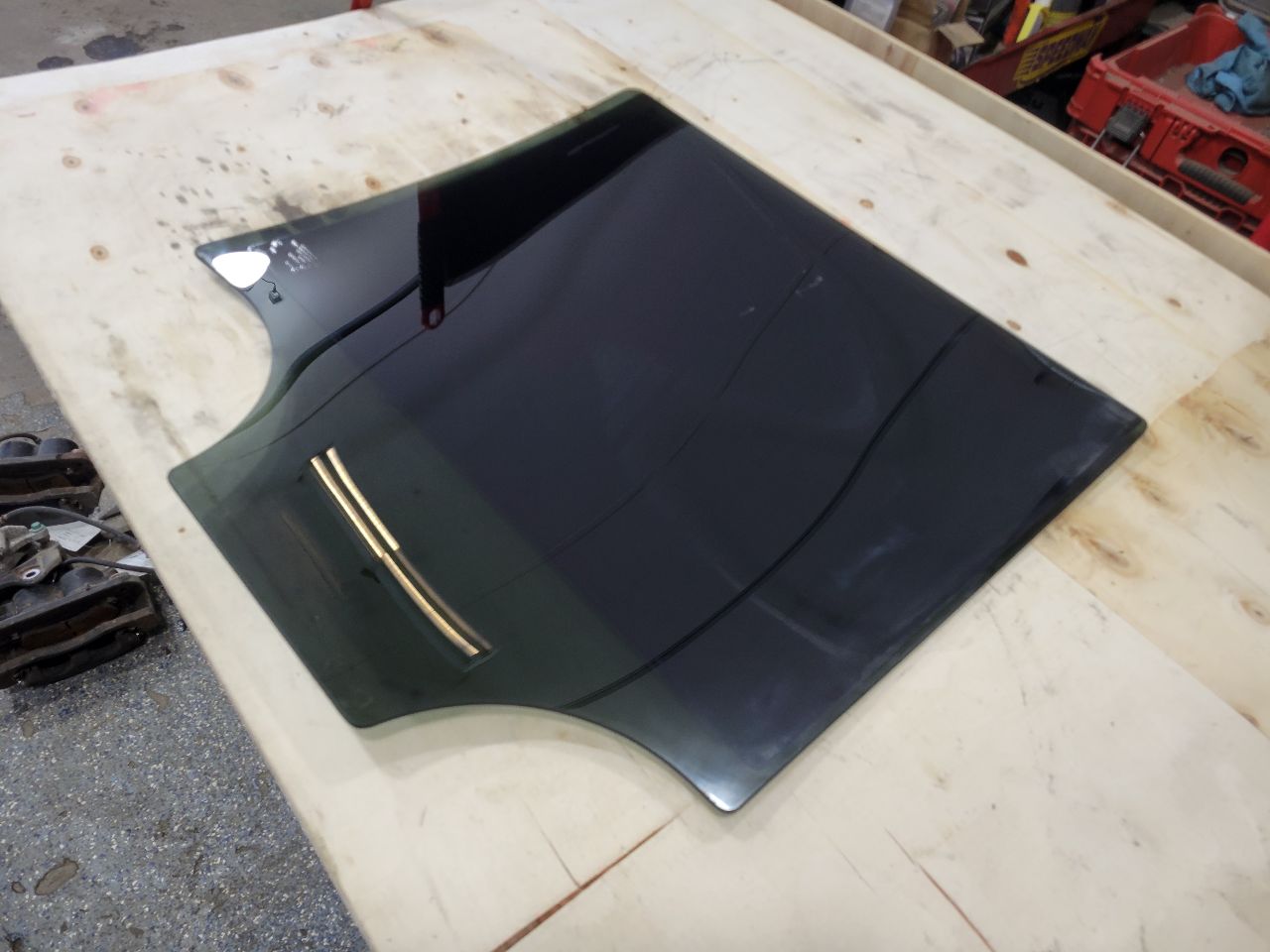 2020 ESCALAESV OEM RH REAR DOOR WINDOW GLASS 32121 - image 8