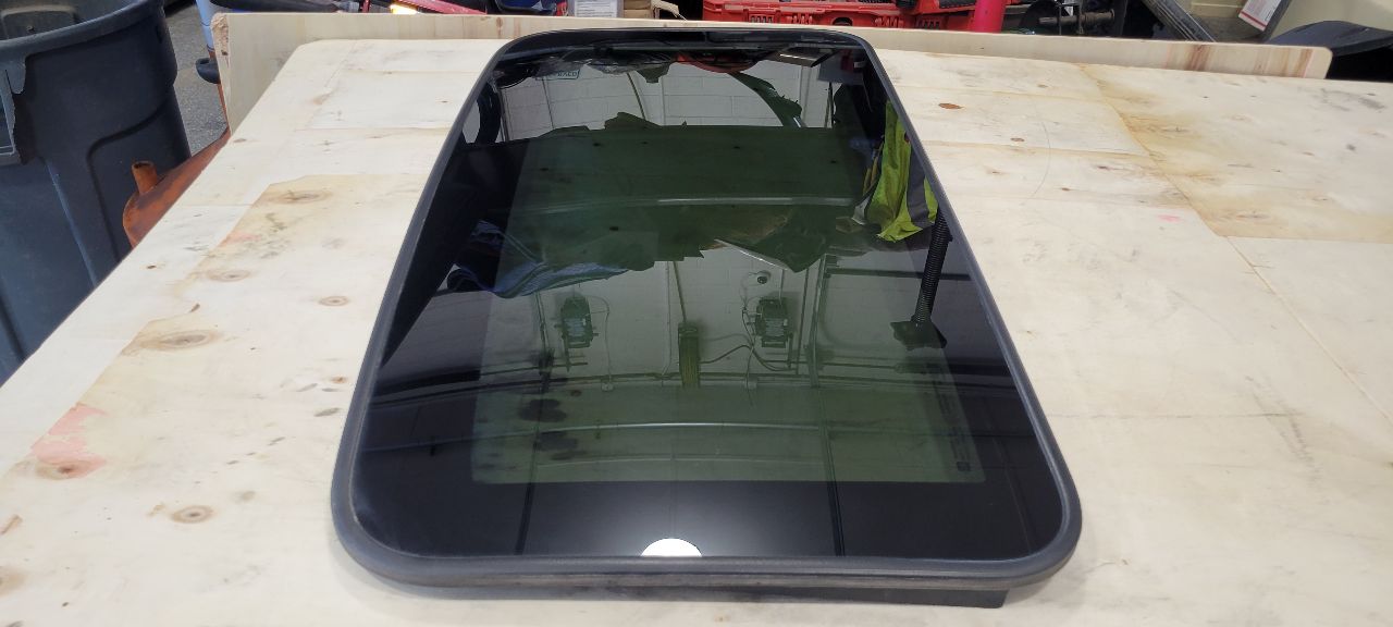 2020 ESCALAESV OEM SUN MOON ROOF GLASS ONLY 32129 - image 2