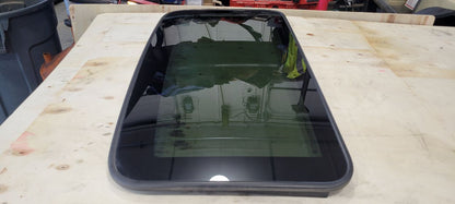 2020 ESCALAESV OEM SUN MOON ROOF GLASS ONLY 32129 - image 2