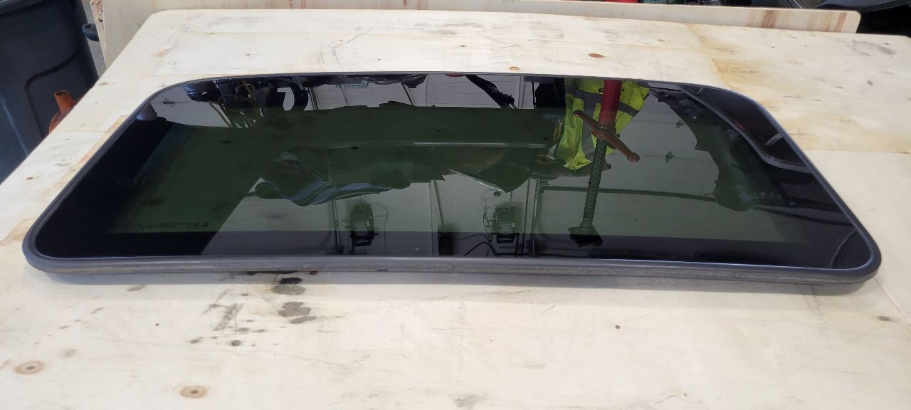 2020 ESCALAESV OEM SUN MOON ROOF GLASS ONLY 32129 - image 3