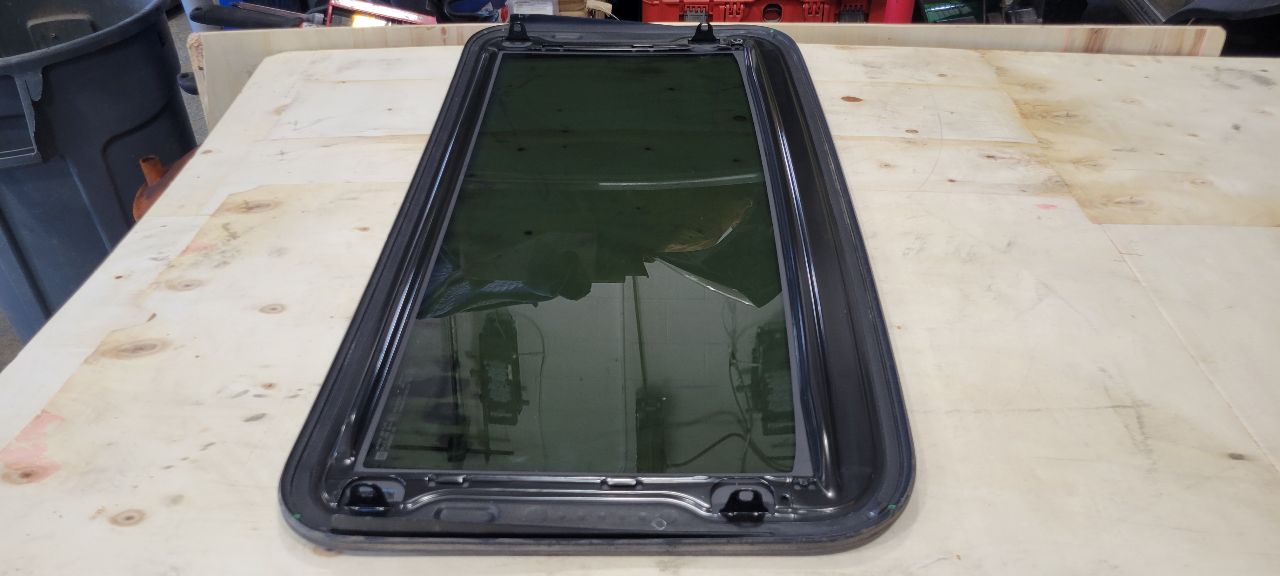 2020 ESCALAESV OEM SUN MOON ROOF GLASS ONLY 32129 - image 8