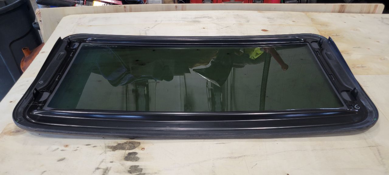 2020 ESCALAESV OEM SUN MOON ROOF GLASS ONLY 32129 - image 9