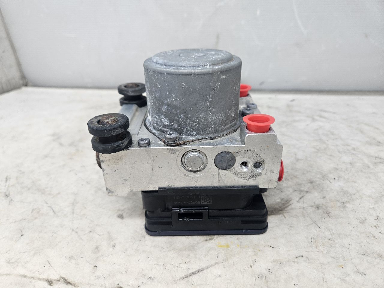 2020 ESCALAESV ABS BRAKE PUMP & MODULE 84609538 32135 - image 2