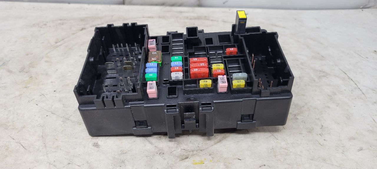 2020 ESCALAESV DASH CABIN FUSE BOX 84114433 32144 - image 1