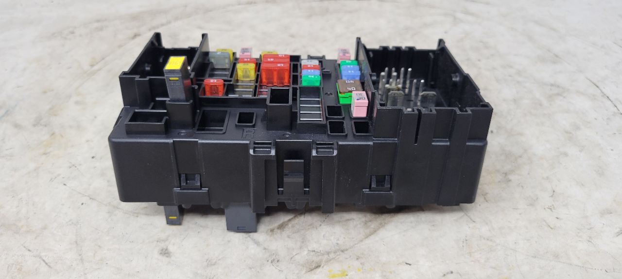 2020 ESCALAESV DASH CABIN FUSE BOX 84114433 32144 - image 3