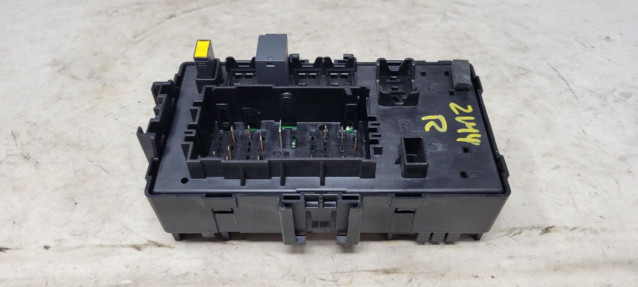 2020 ESCALAESV DASH CABIN FUSE BOX 84114433 32144 - image 8
