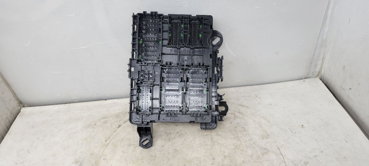 2020 ESCALAESV LH UNDER DASH FUSE BOX 84114438 32147 - image 2