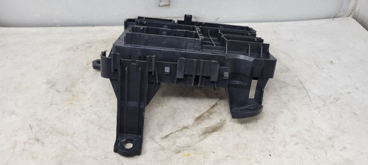 2020 ESCALAESV LH UNDER DASH FUSE BOX 84114438 32147 - image 4