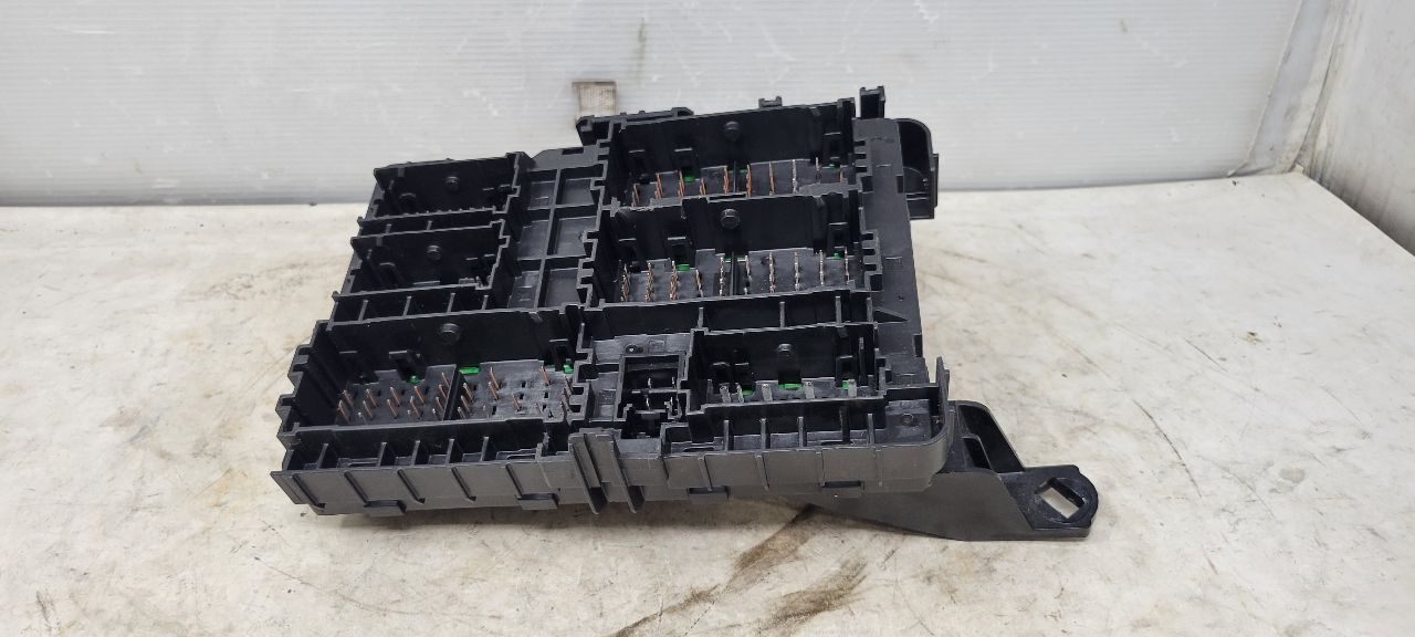 2020 ESCALAESV LH UNDER DASH FUSE BOX 84114438 32147 - image 6
