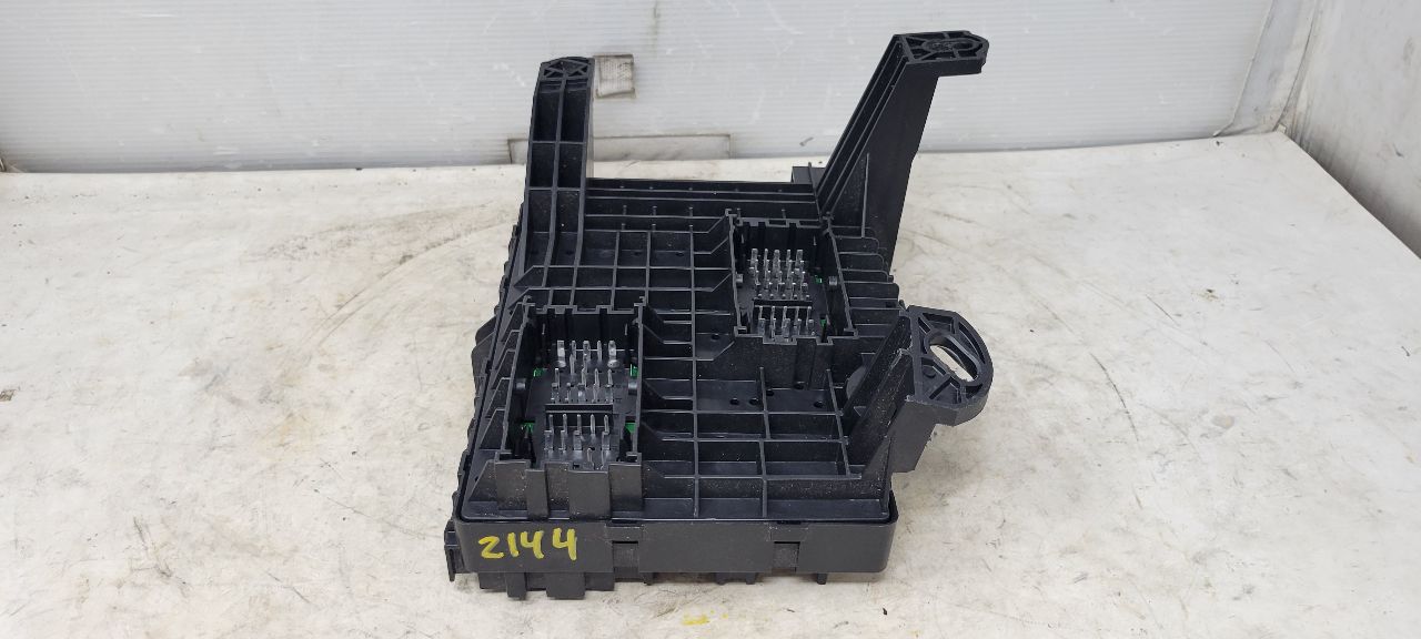 2020 ESCALAESV LH UNDER DASH FUSE BOX 84114438 32147 - image 9