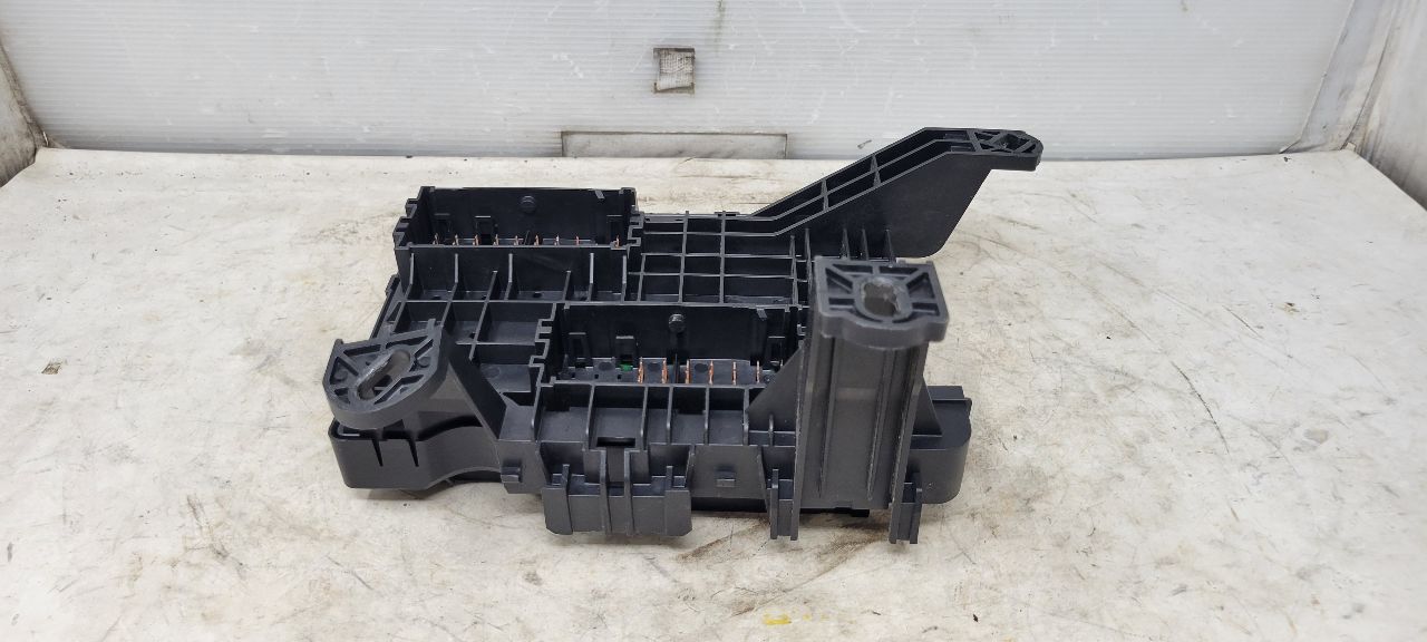 2020 ESCALAESV LH UNDER DASH FUSE BOX 84114438 32147 - image 10