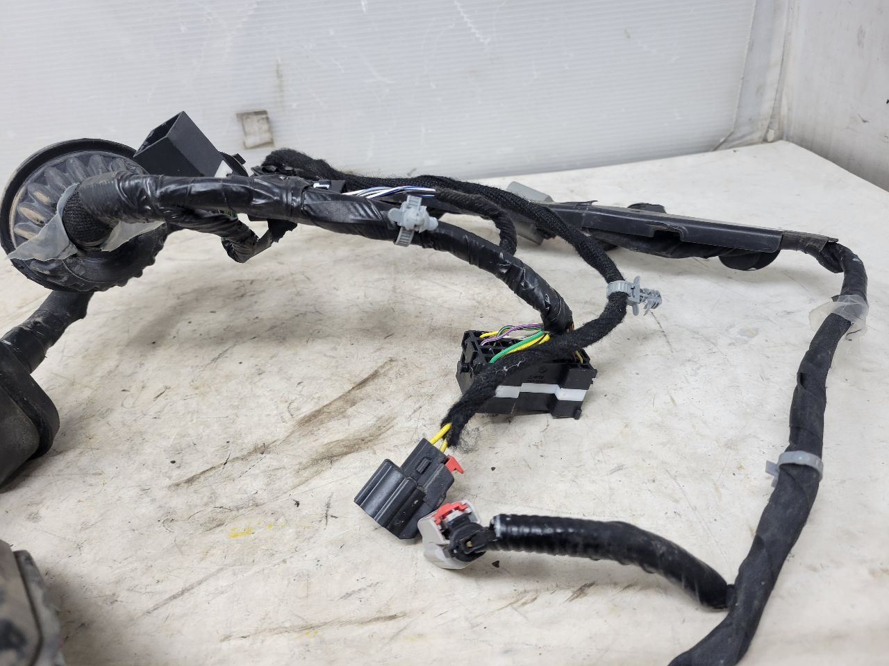 2020 ESCALAESV FRONT RH DOOR WIRE HARNESS 84305356 32188 - image 2