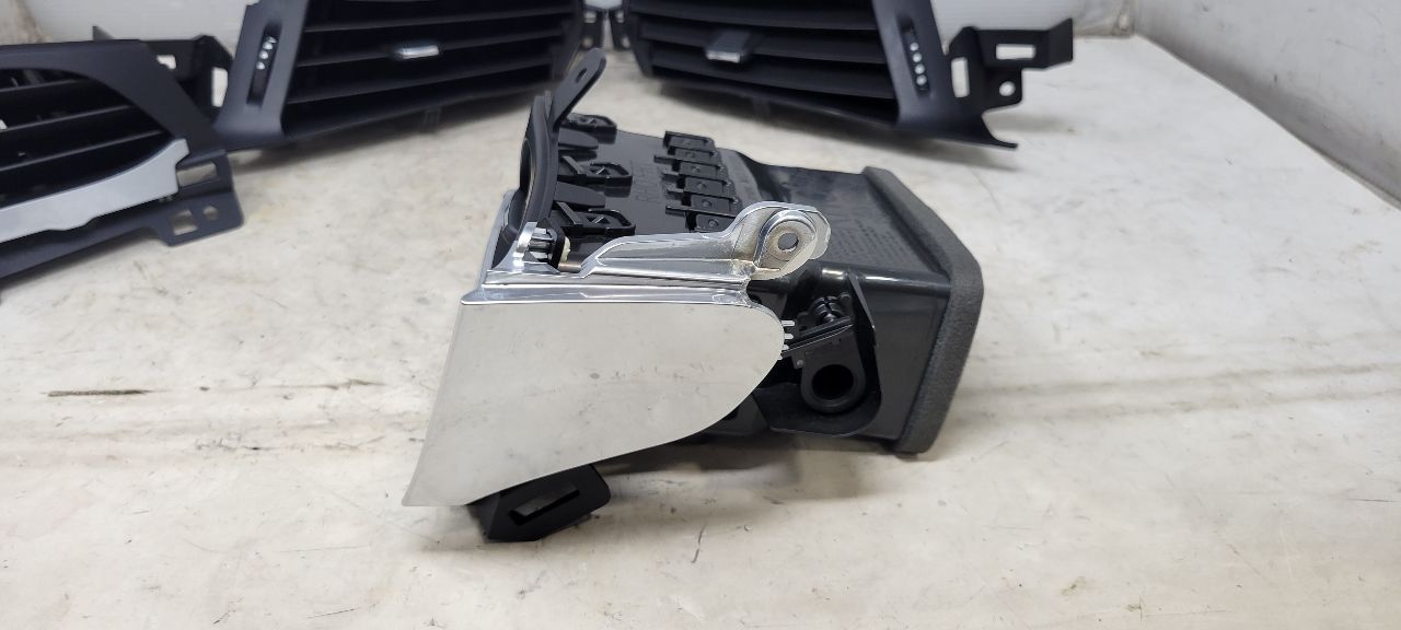 2020 ESCALAESV SET OF 4 DASH VENTS LH RH INNER OUTE 32207 - image 6