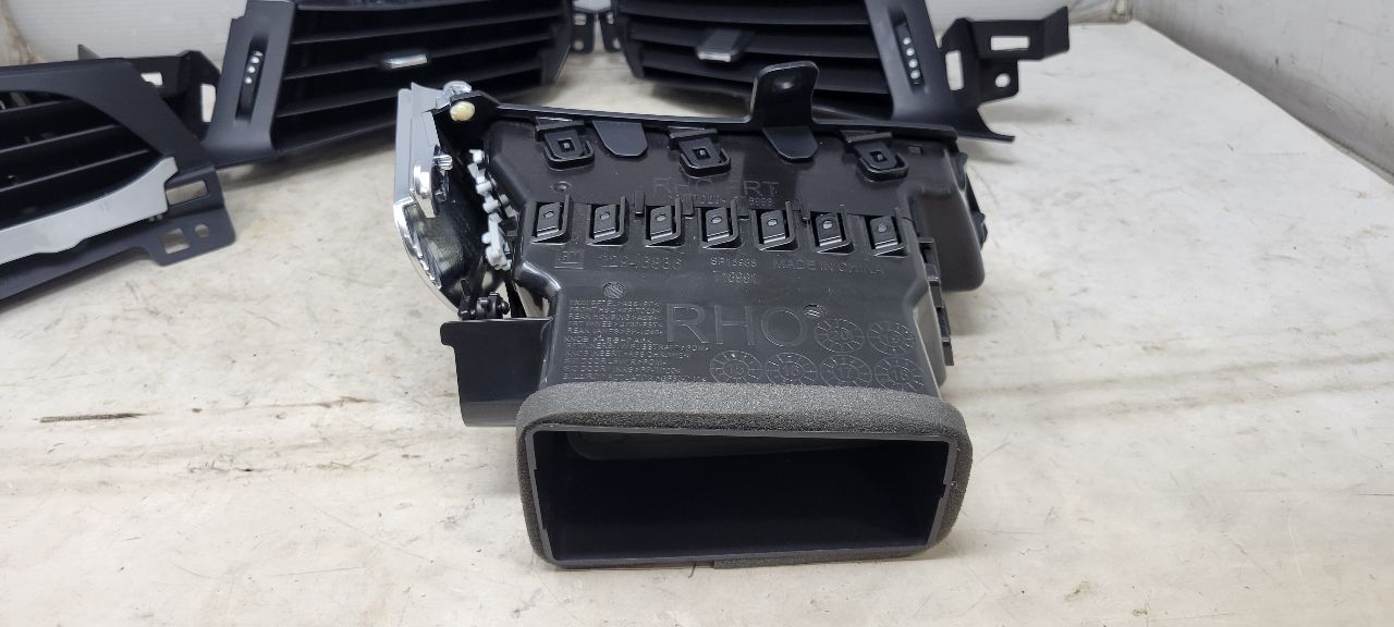 2020 ESCALAESV SET OF 4 DASH VENTS LH RH INNER OUTE 32207 - image 7