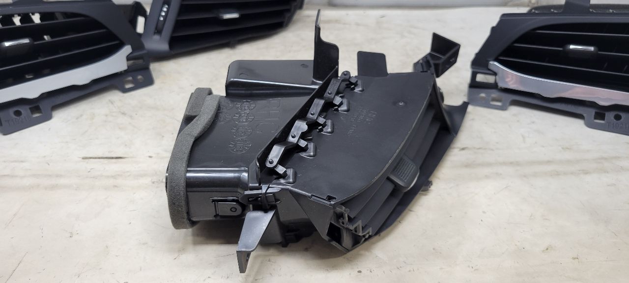 2020 ESCALAESV SET OF 4 DASH VENTS LH RH INNER OUTE 32207 - image 13