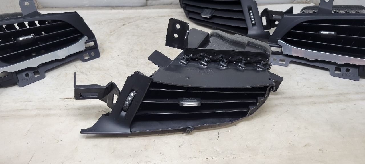 2020 ESCALAESV SET OF 4 DASH VENTS LH RH INNER OUTE 32207 - image 15