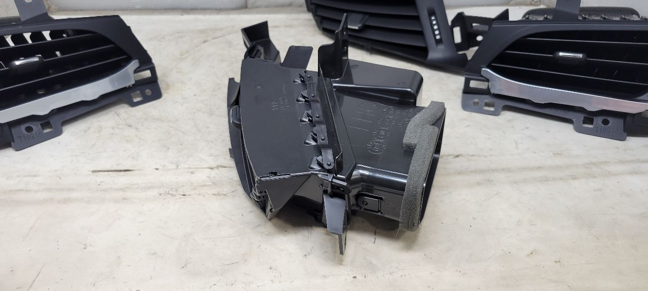 2020 ESCALAESV SET OF 4 DASH VENTS LH RH INNER OUTE 32207 - image 17
