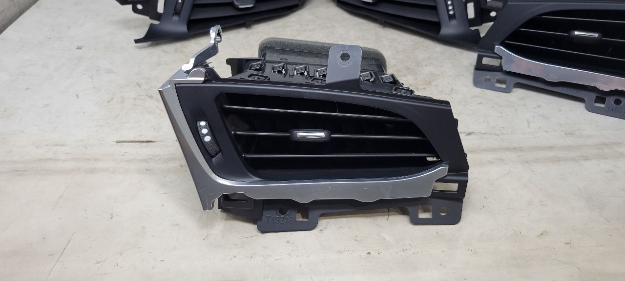 2020 ESCALADE ESV SET OF 4 DASH VENTS LH RH INNER OUTE 32207 - image 1