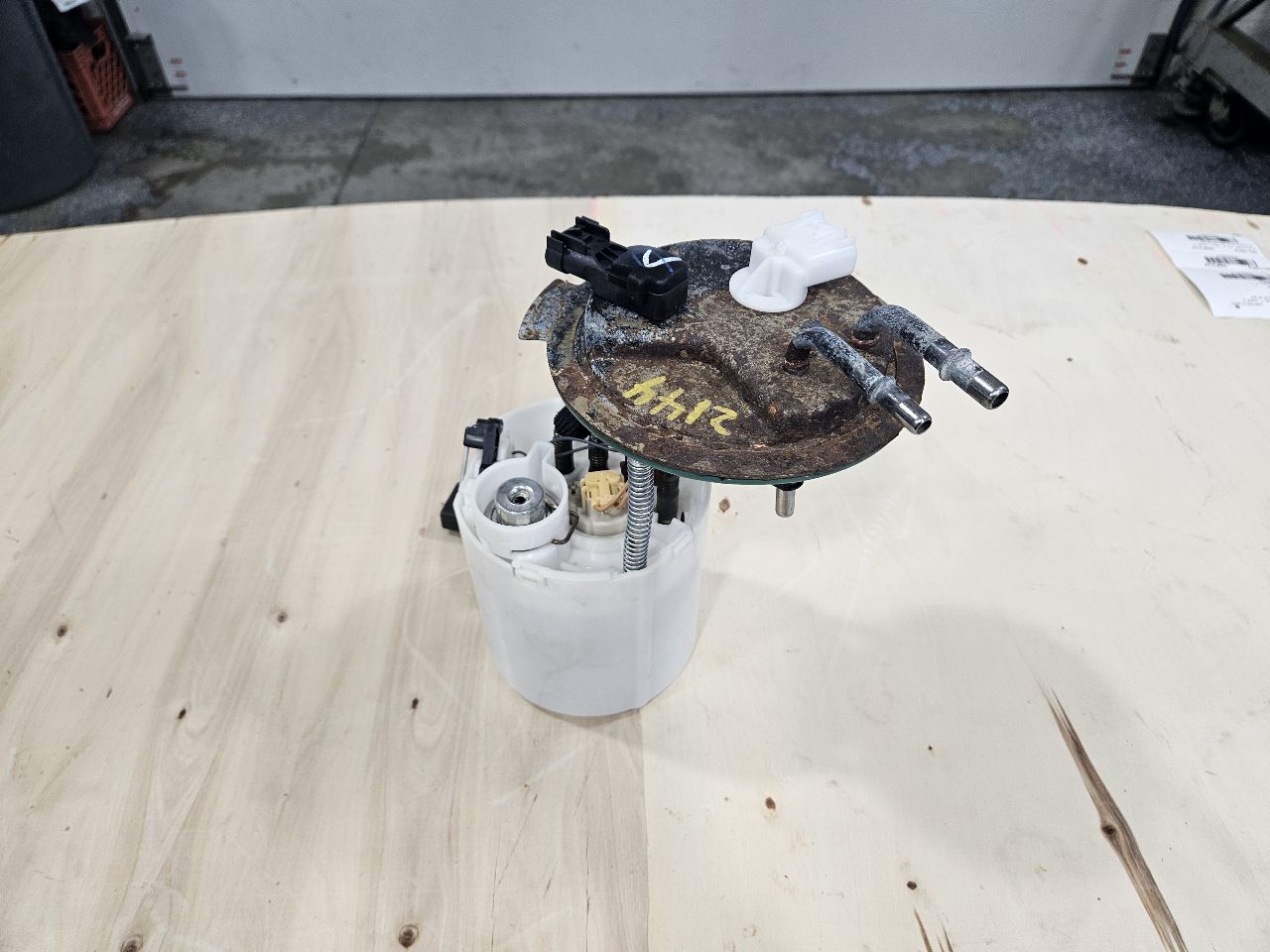IN TANK FUEL PUMP 63K MILES 32214 - image 1