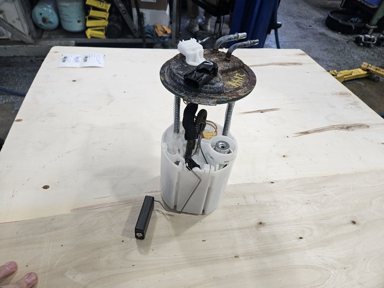 IN TANK FUEL PUMP 63K MILES 32214 - image 3