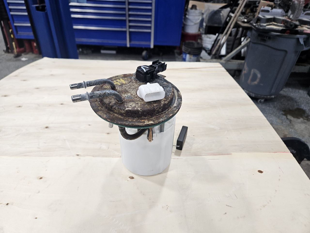 IN TANK FUEL PUMP 63K MILES 32214 - image 5