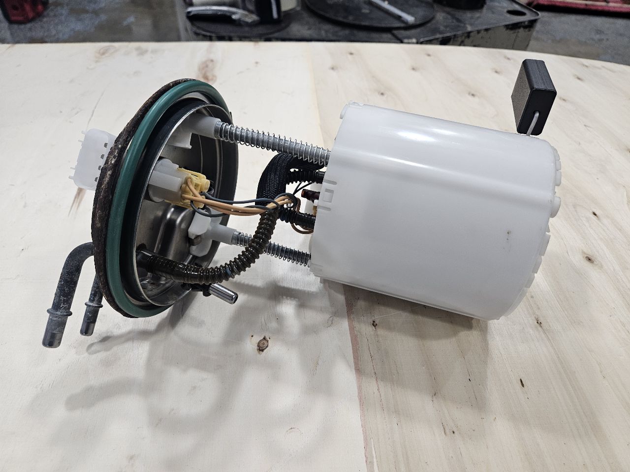 IN TANK FUEL PUMP 63K MILES 32214 - image 6