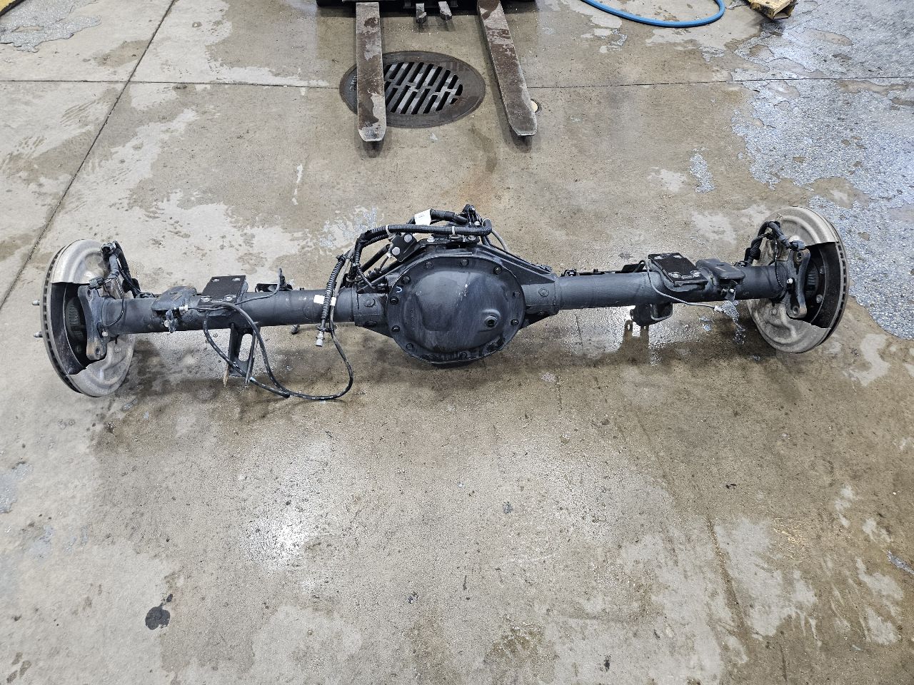 2024 SILVRDO15 ZR2 / AT4X ELECTRIC REAR AXLE 46K 32218 - image 2