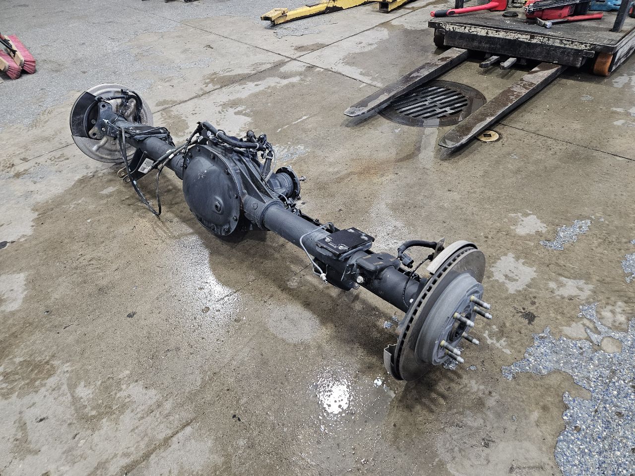 2024 SILVRDO15 ZR2 / AT4X ELECTRIC REAR AXLE 46K 32218 - image 10