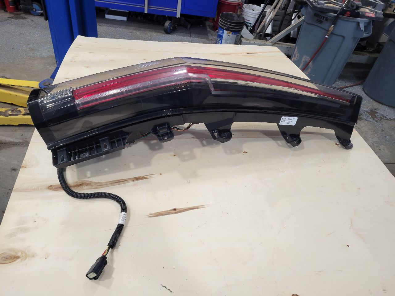 2020 ESCALAESV LH TAIL LIGHT TESTED ALL LEDS WORK 32221 - image 4