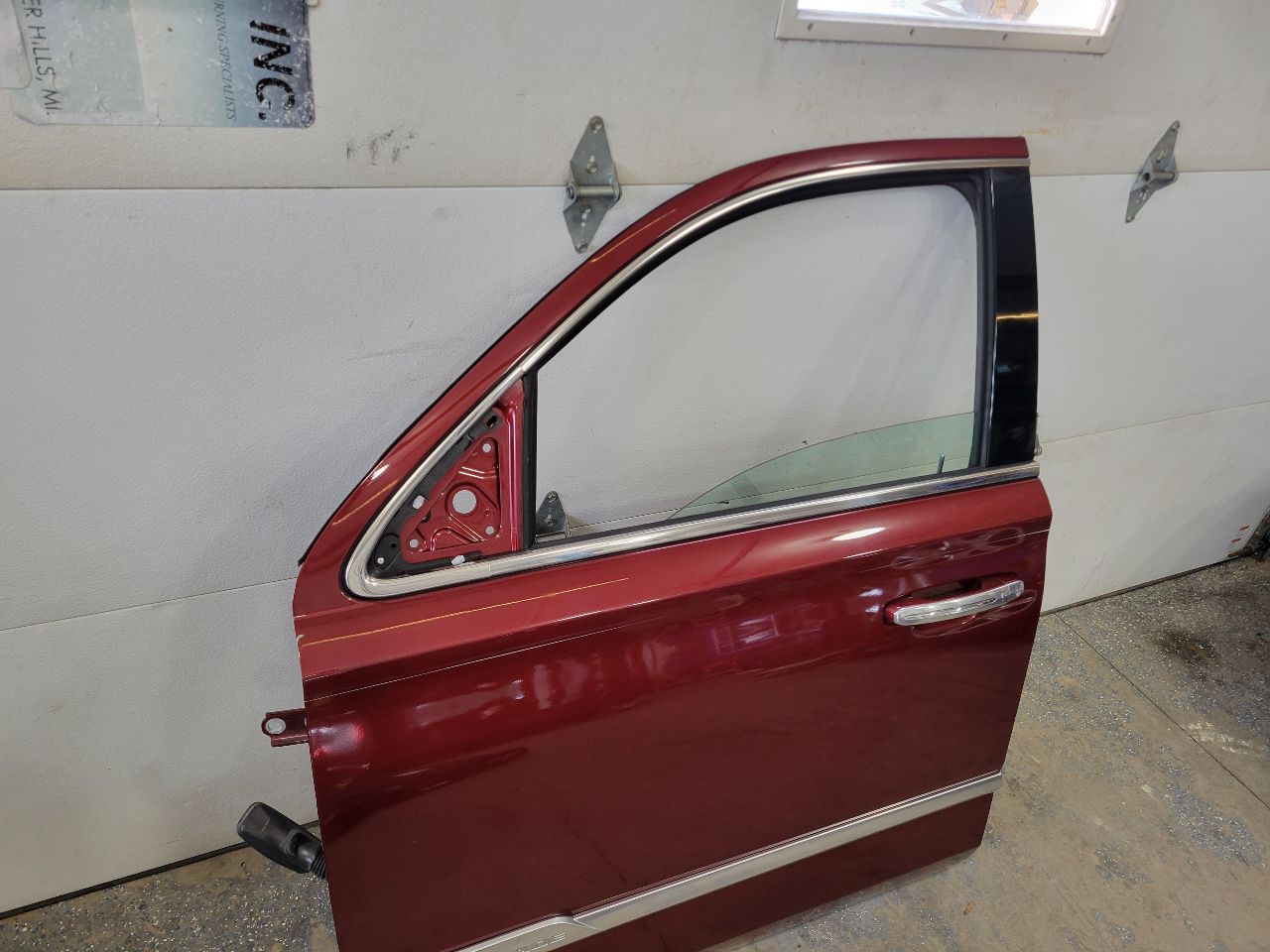 2019 ESCALADE LH DOOR RED CHIPS ON EDGE 6S.5 G1E 32225 - image 6