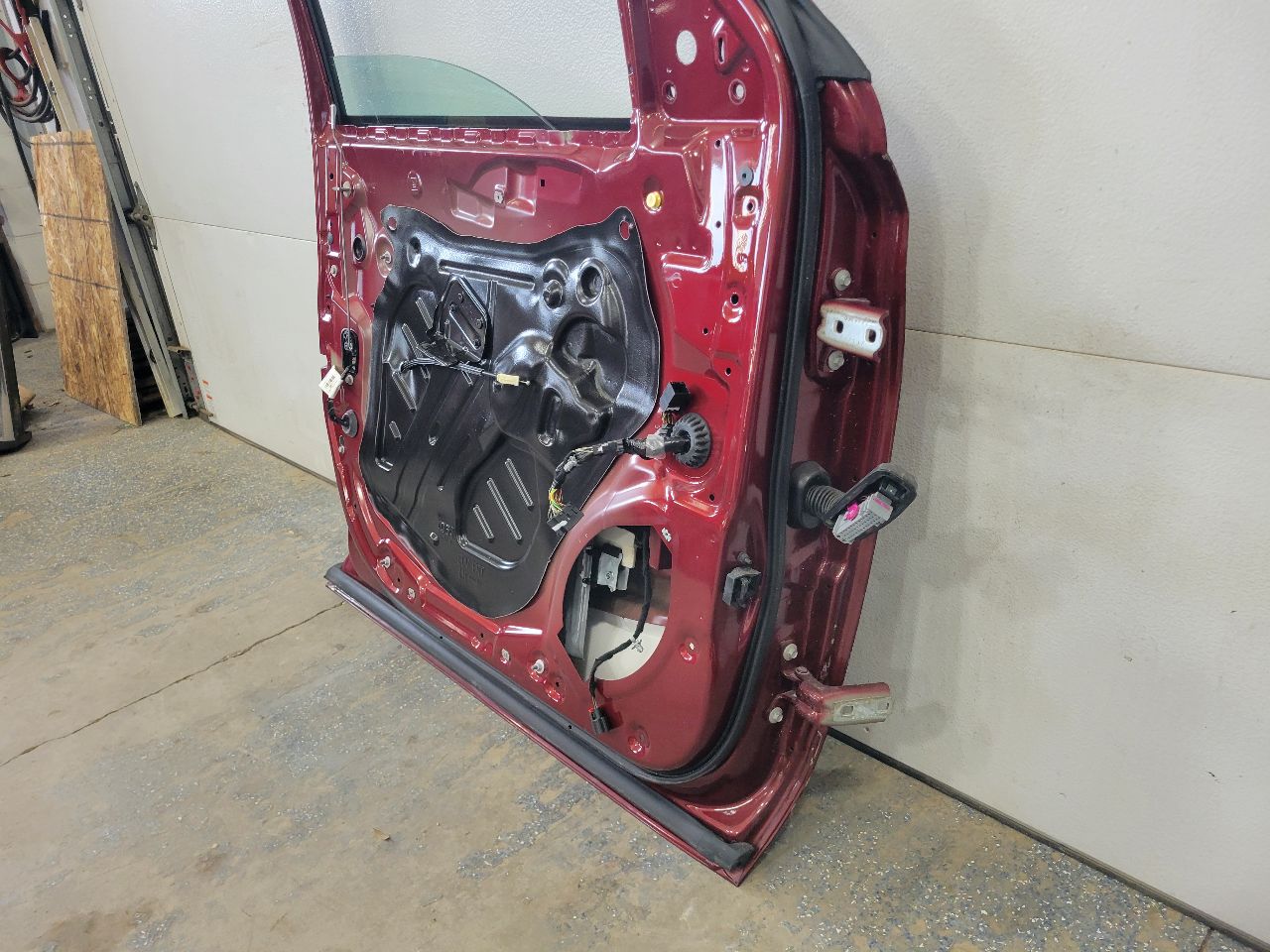 2019 ESCALADE LH DOOR RED CHIPS ON EDGE 6S.5 G1E 32225 - image 14