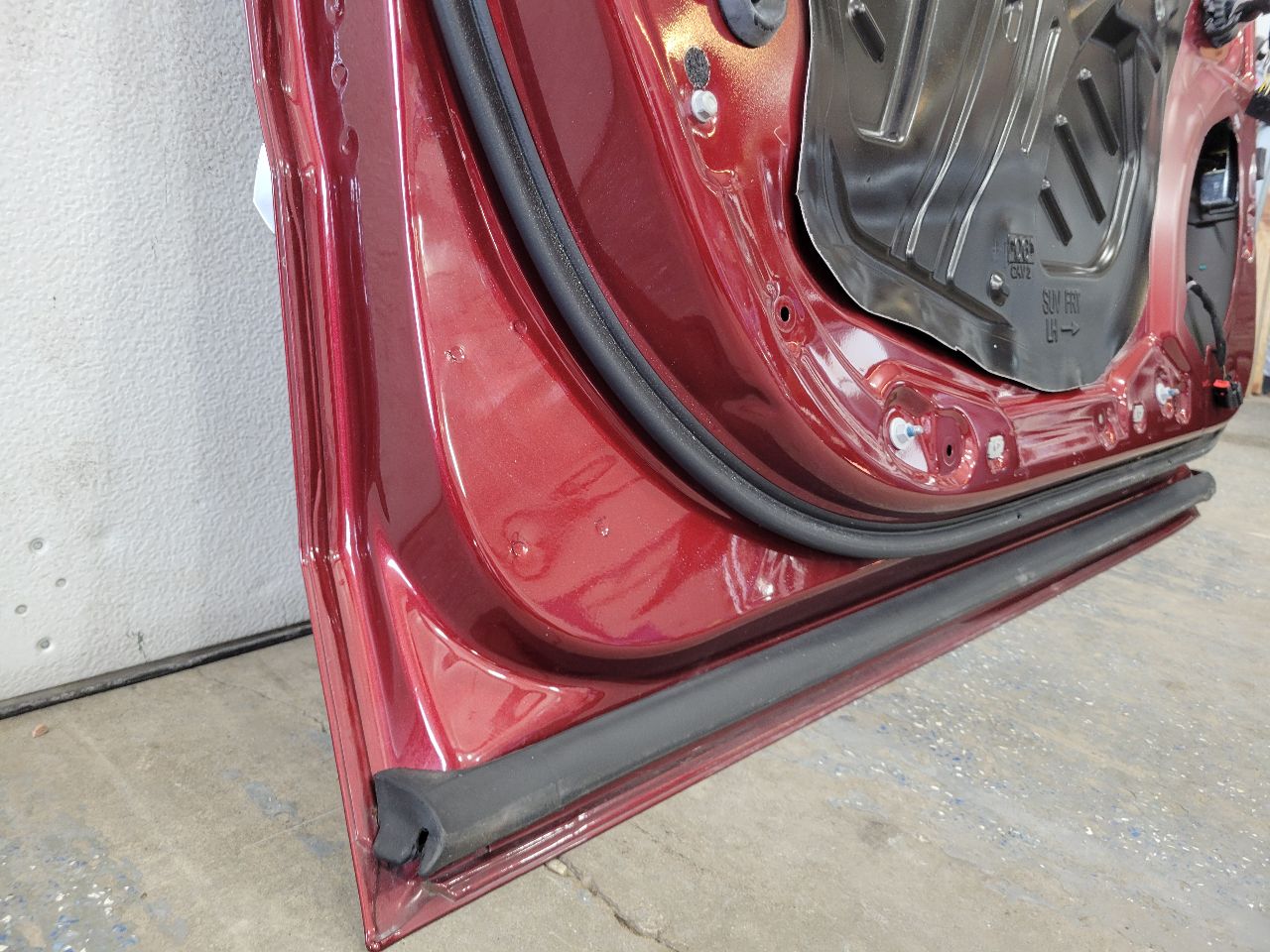 2019 ESCALADE LH DOOR RED CHIPS ON EDGE 6S.5 G1E 32225 - image 16