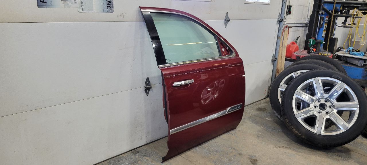 2019 ESCALADE RH FRONT DOOR ADDICTION RED G1E 32226 - image 2
