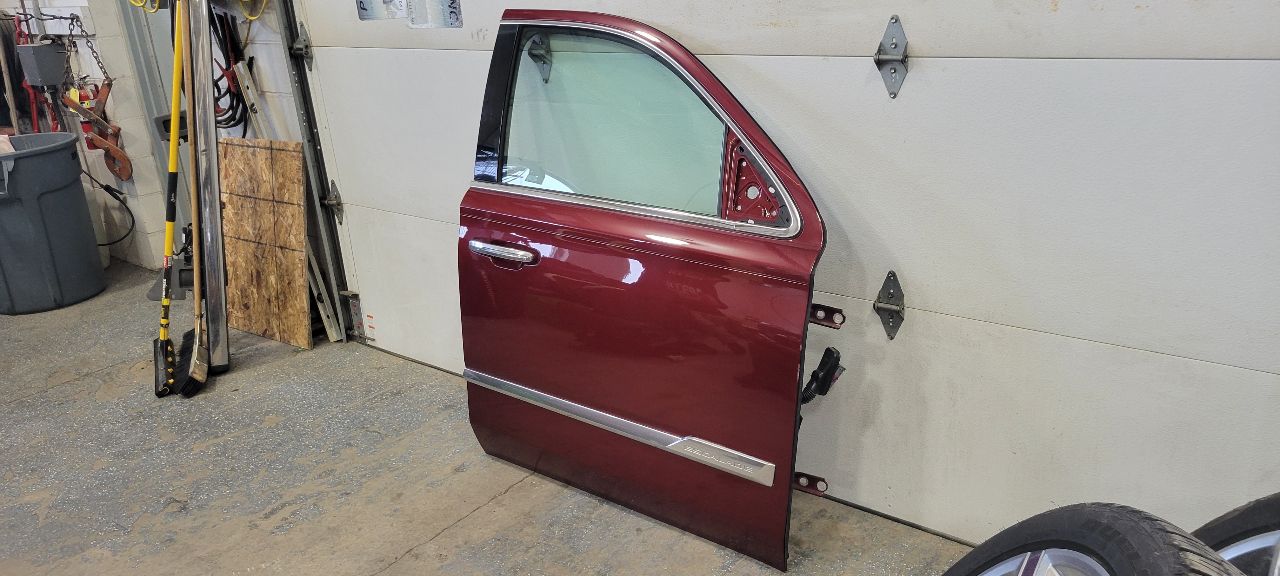 2019 ESCALADE RH FRONT DOOR ADDICTION RED G1E 32226 - image 3