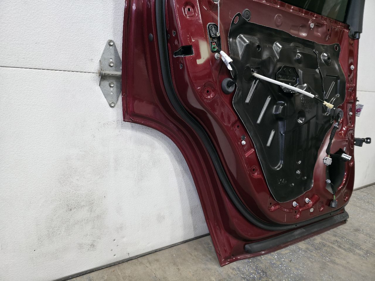 2019 ESCALADE LH REAR DOOR ADDICTION RED G1E 000 32227 - image 12