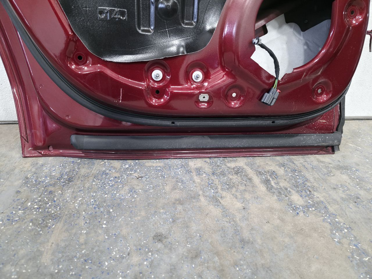 2019 ESCALADE LH REAR DOOR ADDICTION RED G1E 000 32227 - image 13
