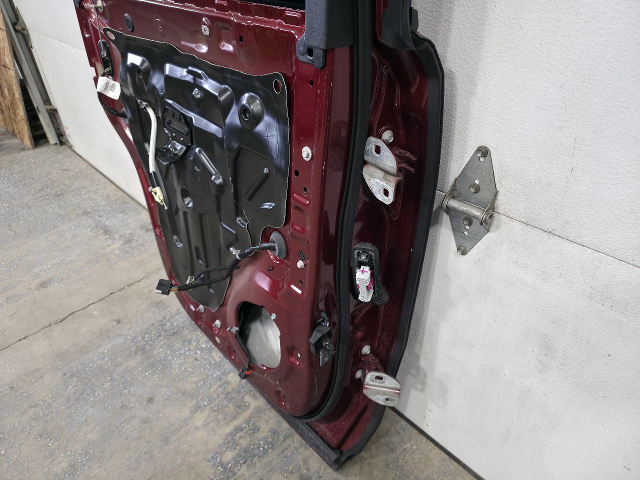 2019 ESCALADE LH REAR DOOR ADDICTION RED G1E 000 32227 - image 14