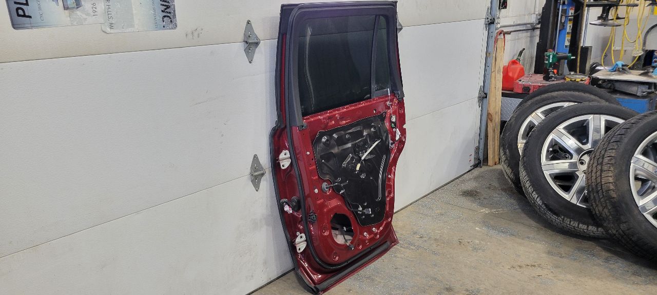 2019 ESCALADE RH REAR DOOR ADDICTION RED G1E 000 32228 - image 9