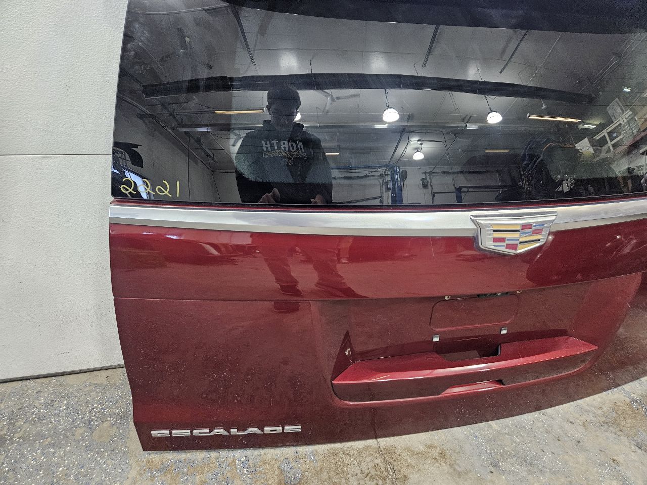2019 ESCALADE DECK LID ADDICTION RED G1E 000 32229 - image 9