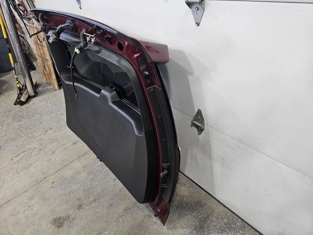 2019 ESCALADE DECK LID ADDICTION RED G1E 000 32229 - image 15