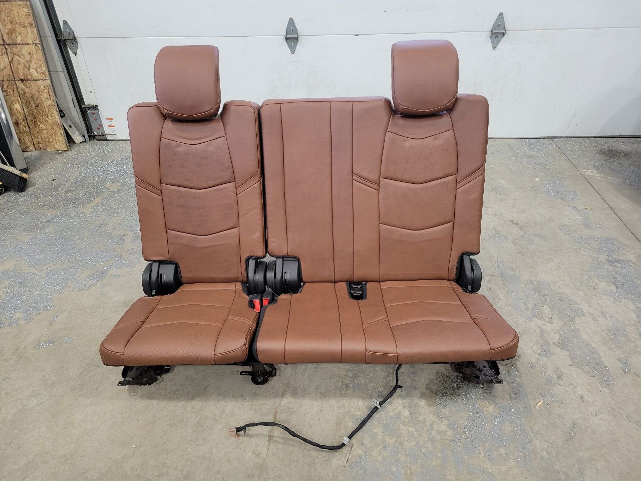 2019 ESCALADE THIRD ROW POWER FOLDING SEAT BROWN 32230 - image 1